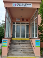 budova školy - hlavní vchod
